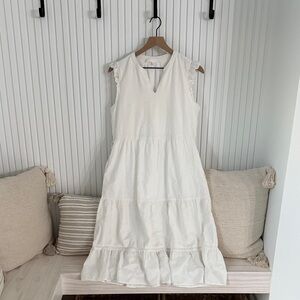 Elegant White Sleeveless Dress